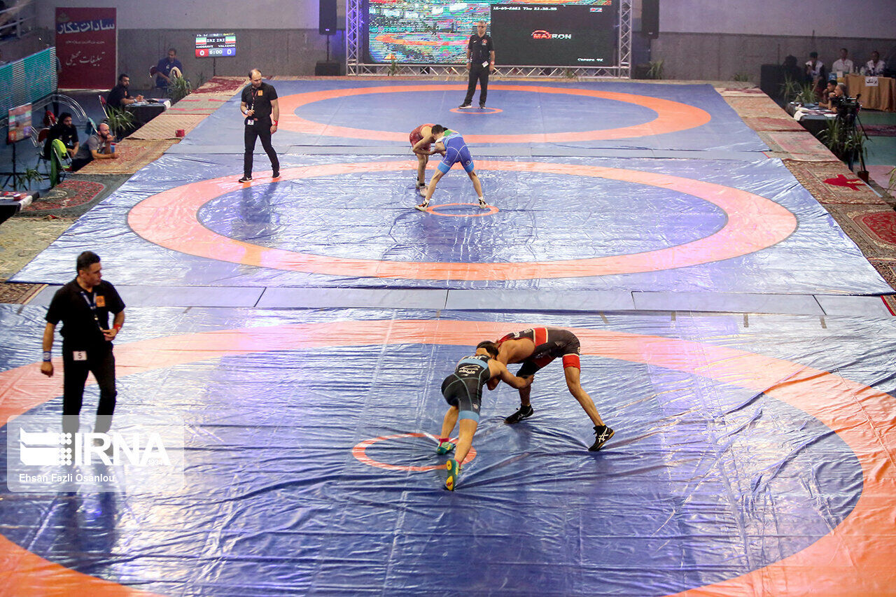 رقابت های کشتی آزاد نونهالان کشور در اهواز آغاز شد