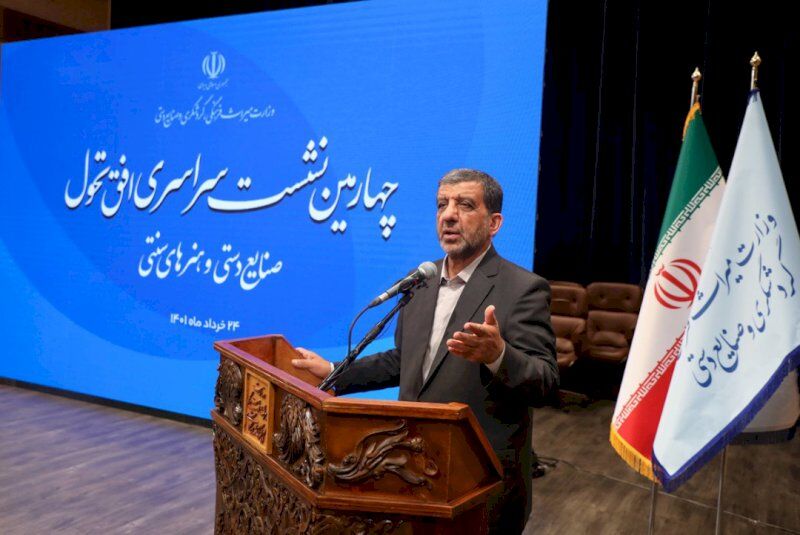 ضرغامی: هر کس مغازه دارد می‌تواند صنایع‌دستی بفروشد یا نمایشگاه برگزار کند/ نیازی به مجوز نیست