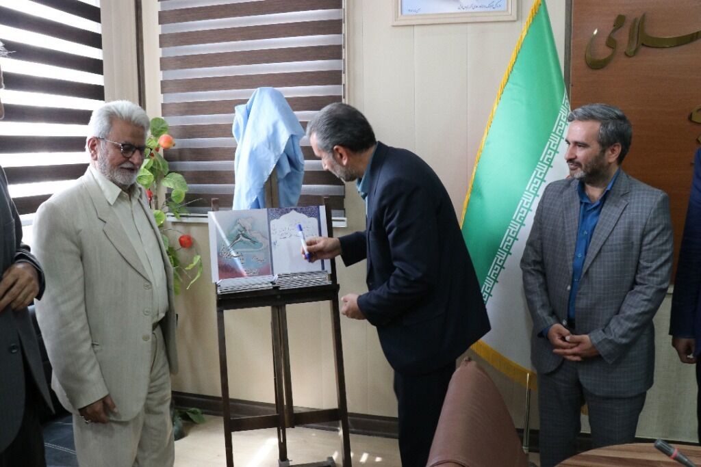 کتاب «بیا تا قدر یکدیگر بدانیم» شاعر سیستانی در ارومیه رونمایی شد