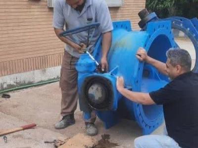 تعمیر ۲ عدد شیر پروانه‌ای ۹۰۰ میلی‌متری در تصفیه‌خانه شهید منجزی