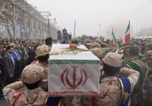 حضور کارکنان و مدیران پتروشیمی بندرامام در آئین تشیع و خاکسپاری شهید گمنام