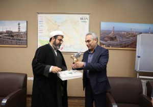 تجلیل مدیرکل تبلیعات اسلامی خوزستان از مدیرعامل شرکت نفت و گاز اروندان