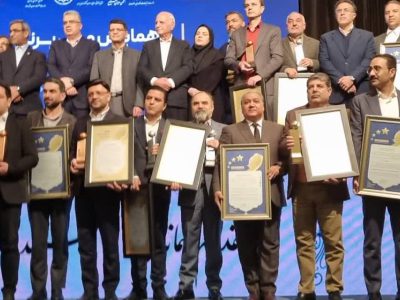 دریافت تندیس زرین جشنواره ویژند