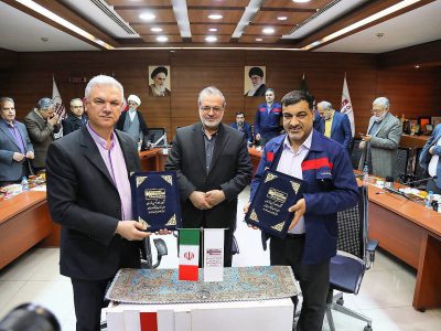 امضای تفاهمنامه همکاری میان دانشگاه آزاد اسلامی و شرکت فولاد اکسین خوزستان