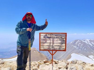 صعود موفق کارگر پرتلاش فولاد اکسین به قله کلونچین زردکوه بختیاری