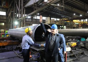 بازدید شبانه مدیرعامل شرکت لوله‌سازی اهواز از خطوط تولید