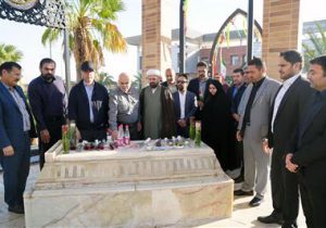 غبارروبی و عطرافشانی مزار شهید گمنام در نفت و گاز مارون