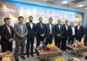 بازدید محمد امیر نماینده کلانشهر اهواز و عضو کمیسیون اصل ۹۰ مجلس شورای اسلامی از غرفه گروه ملی صنعتی فولاد ایران