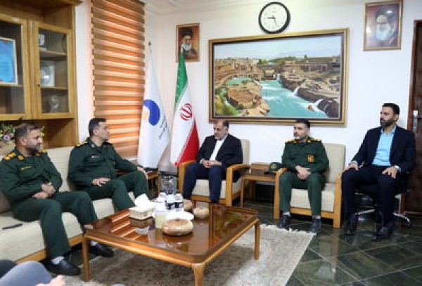 دیدار فرماندهان بسیج با مدیر عامل سازمان آب و برق خوزستان دیدار فرماندهان بسیج با مدیر عامل سازمان آب و برق خوزستان