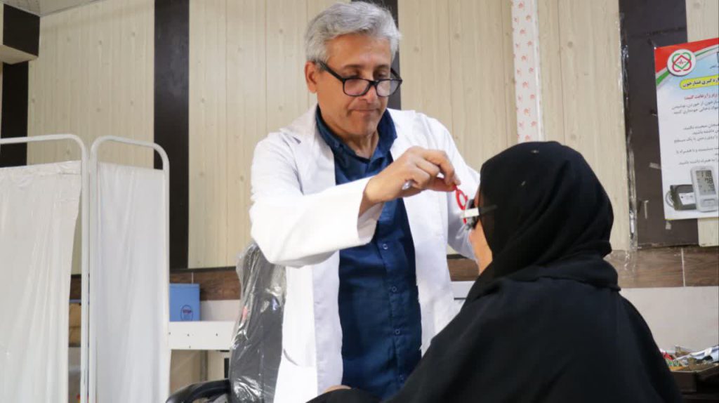 ارائه خدمات رایگان چشمپزشکی و سلامت بانوان در خرمشهر 2 IMG 2147