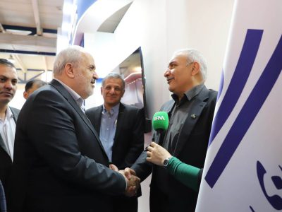 بازدید وزیر نیرو از غرفه شرکت لولهسازی اهواز در بیستویکمین نمایشگاه صنعت آب