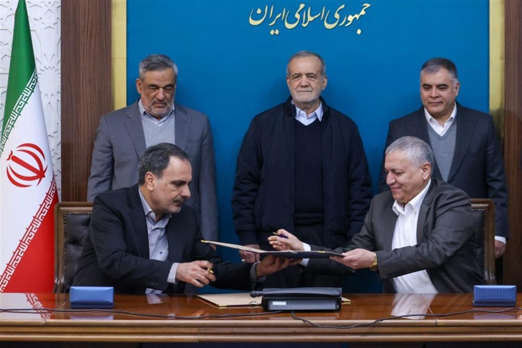 امضای قراردادهای بیش از ۲.۵ میلیاردی شركت ملی نفت ایران امضای قراردادهای بیش از ۲.۵ میلیاردی شرکت ملی نفت ایران