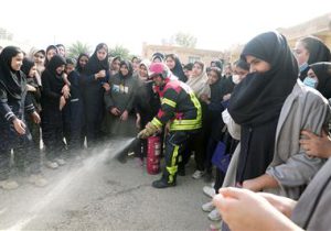 ارائه آموزش های ایمنی به دانش آموزان همجوار تاسیسات نفت و گاز مارون