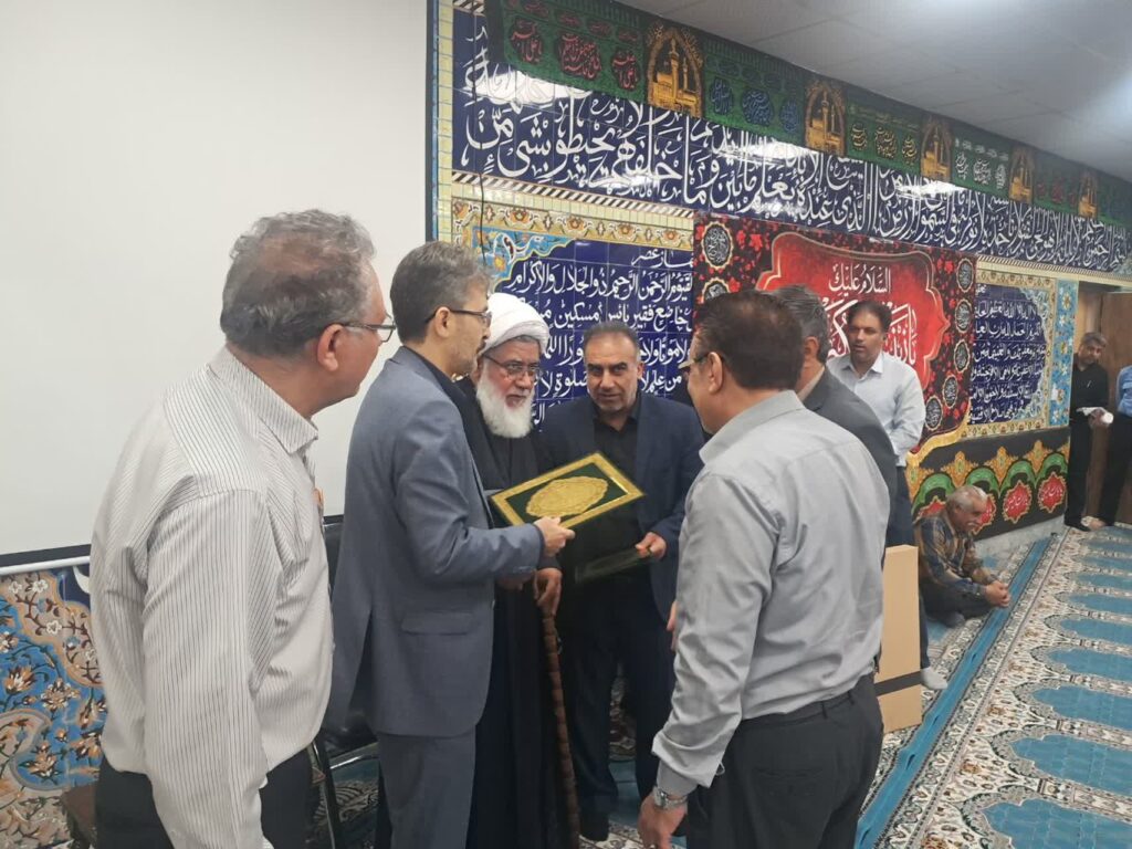 تجلیل از رئیس اتحادیه بنکداران مواد غذایی اهواز 2 IMG 20260628 080815 162